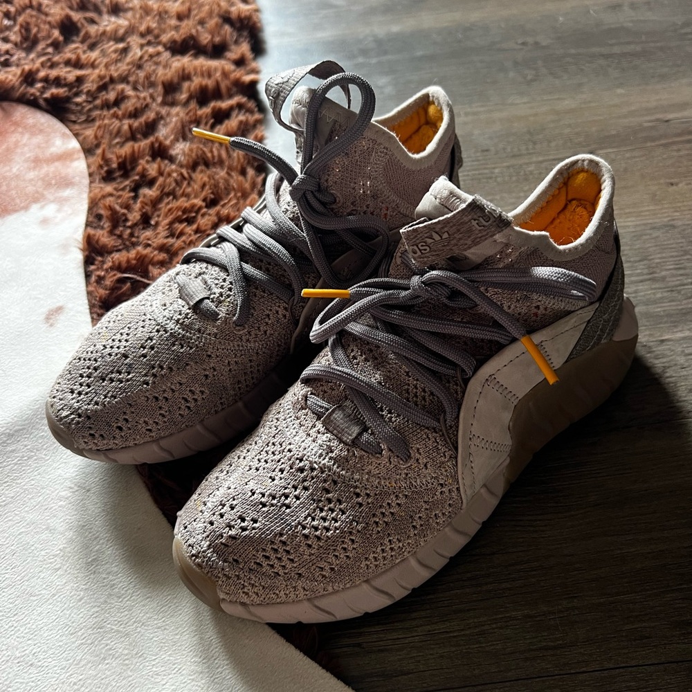 Adidas Tubular Rise Men’s 5/Womens 6 Sneaker- khaki